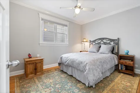 1925 West Berenice Avenue Chicago IL 60613