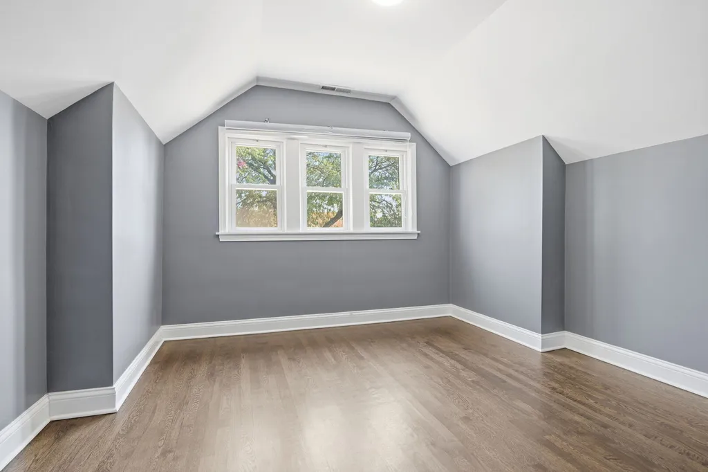 5800 West Giddings Street Chicago IL 60630
