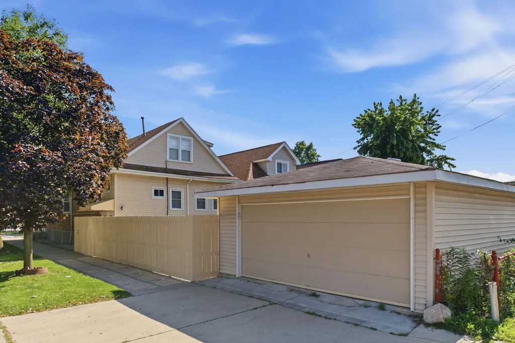 5800 West Giddings Street Chicago IL 60630