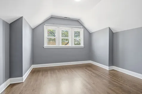 5800 West Giddings Street Chicago IL 60630