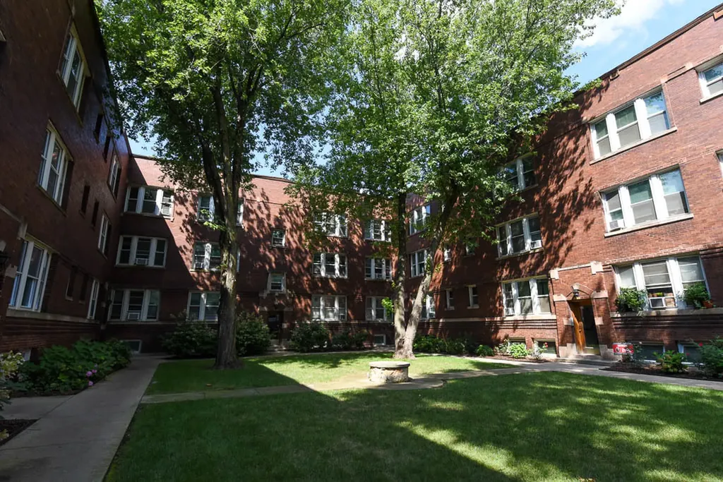 4708 North Racine Avenue Chicago IL 60640