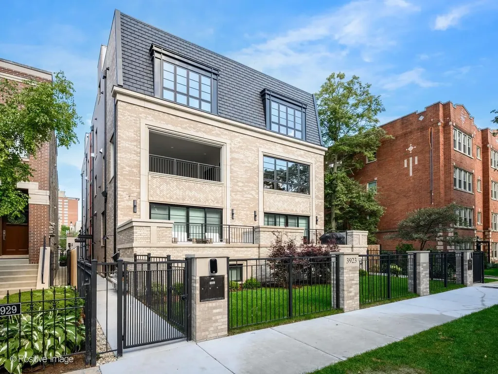 3923 North Janssen Avenue Chicago IL 60613