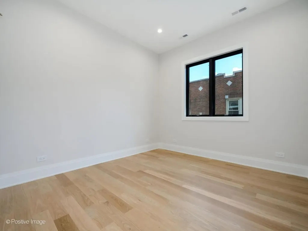 3923 North Janssen Avenue Chicago IL 60613