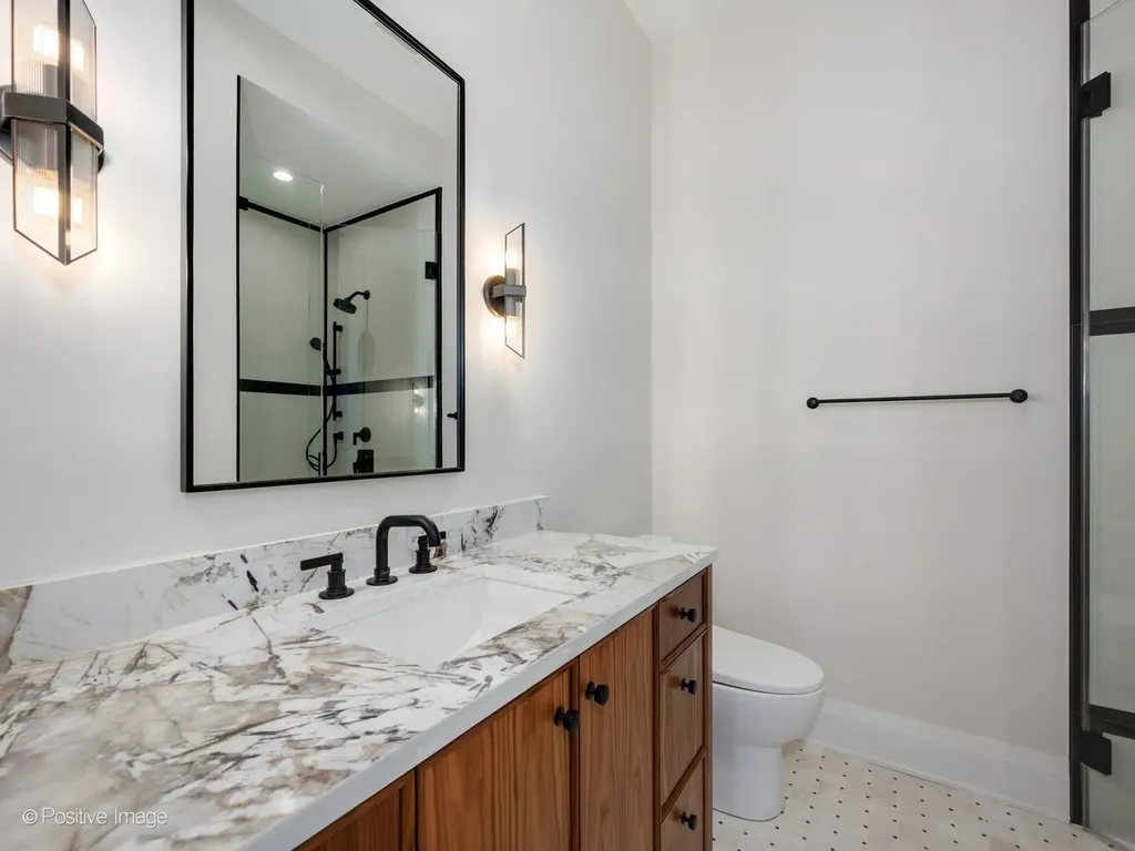 3923 North Janssen Avenue Chicago IL 60613