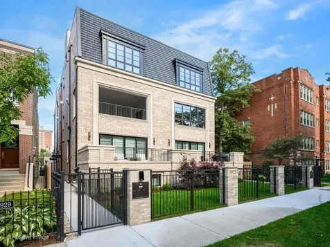 3923 North Janssen Avenue Chicago IL 60613