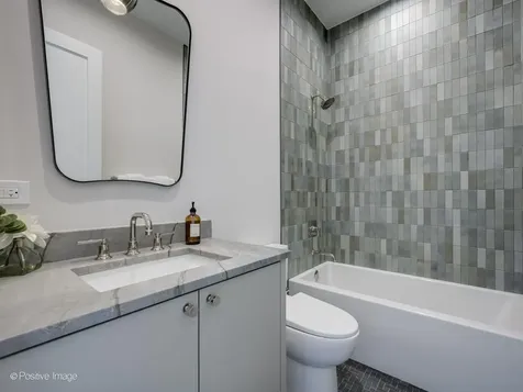 3923 North Janssen Avenue Chicago IL 60613
