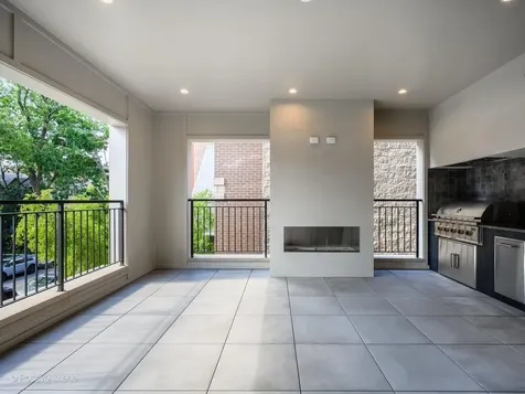 3923 North Janssen Avenue Chicago IL 60613