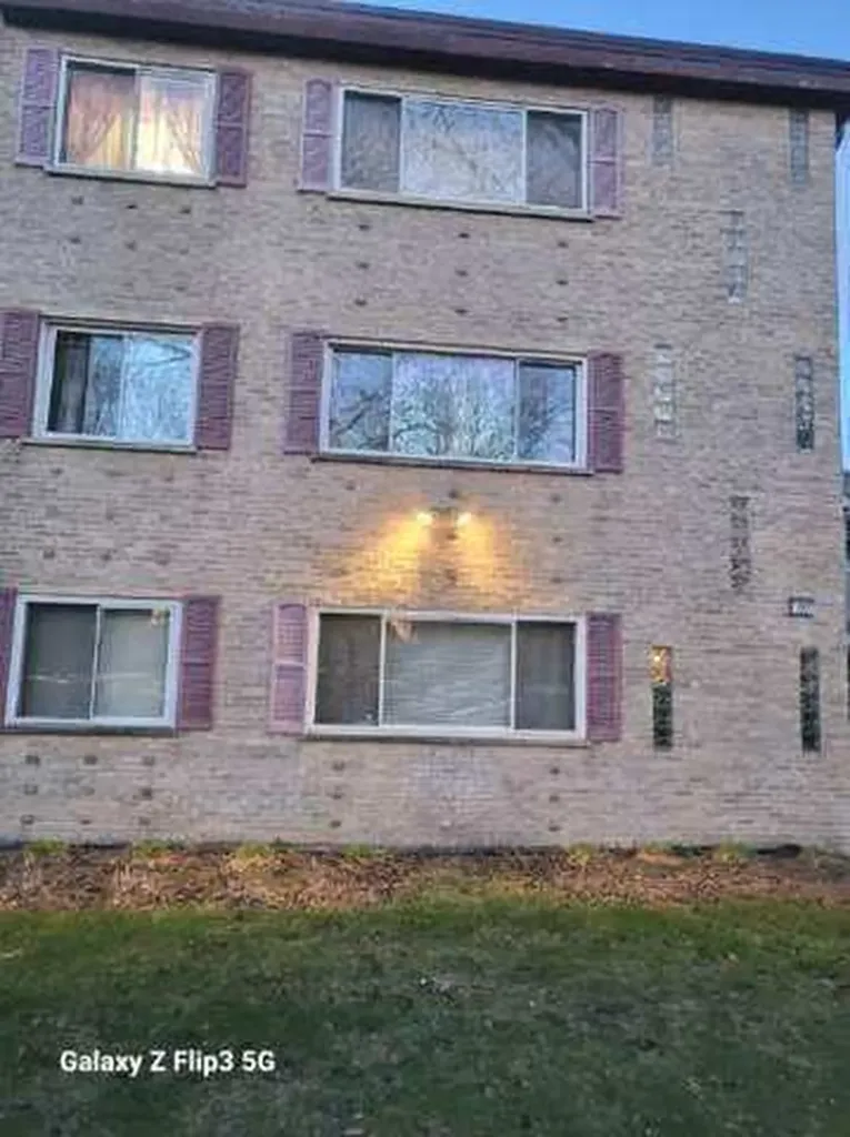 7227 North Ridge Boulevard Chicago IL 60645