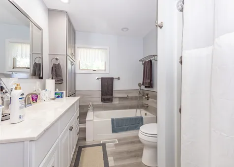 17028 Hubbard Road East Moline IL 61244