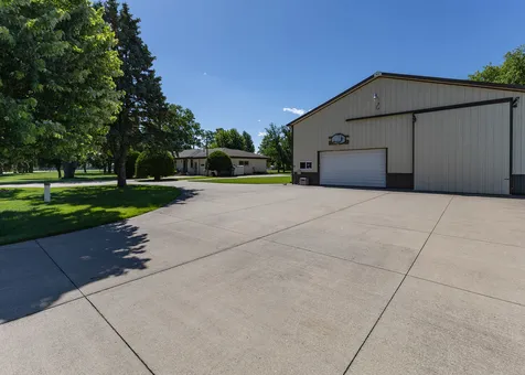17028 Hubbard Road East Moline IL 61244