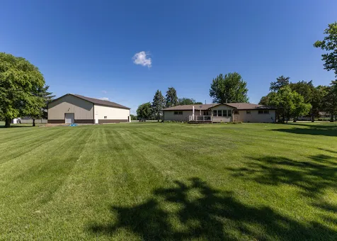 17028 Hubbard Road East Moline IL 61244