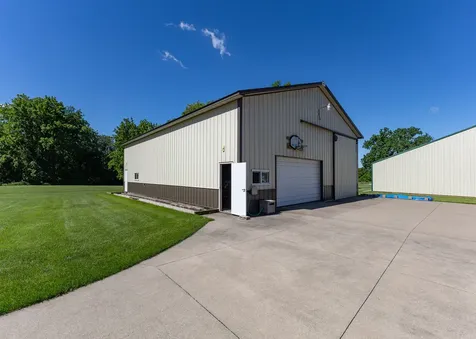17028 Hubbard Road East Moline IL 61244