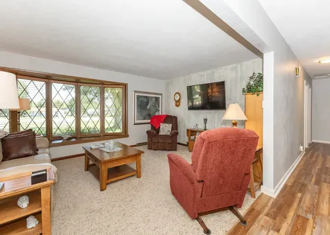 17028 Hubbard Road East Moline IL 61244