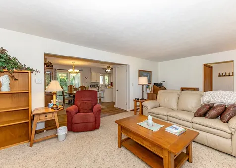 17028 Hubbard Road East Moline IL 61244