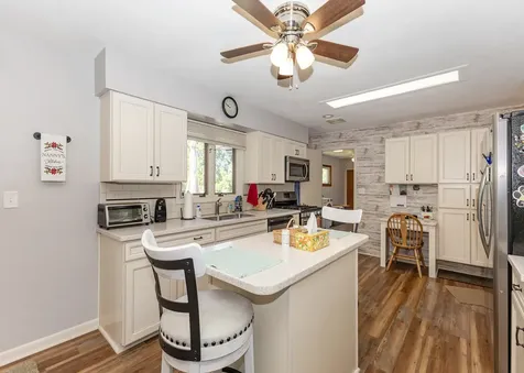 17028 Hubbard Road East Moline IL 61244