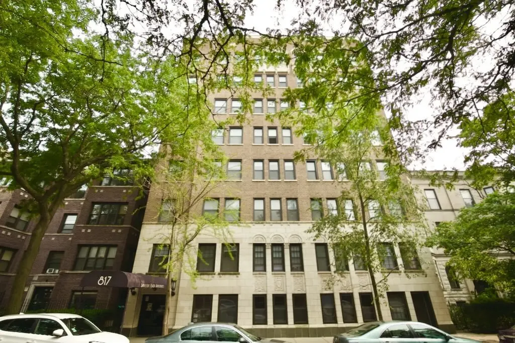 817 West Lakeside Place Chicago IL 60640