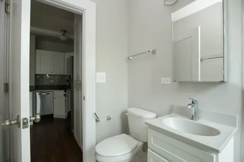 817 West Lakeside Place Chicago IL 60640