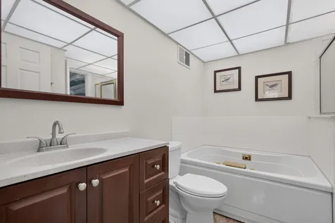 12 Robin Hood Lane Northfield IL 60093