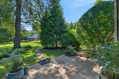12 Robin Hood Lane Northfield IL 60093