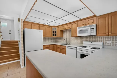 12 Robin Hood Lane Northfield IL 60093