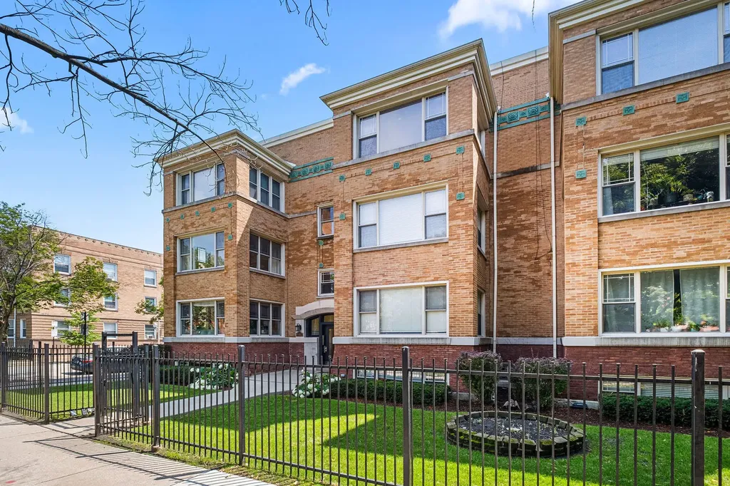 4457 North Magnolia Avenue Chicago IL 60640