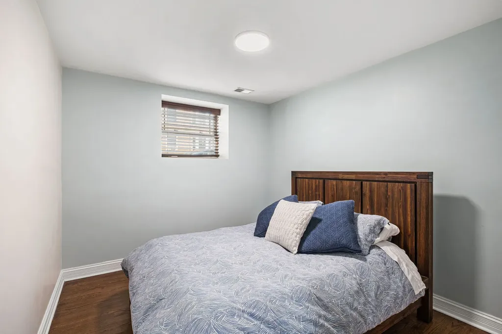 4457 North Magnolia Avenue Chicago IL 60640