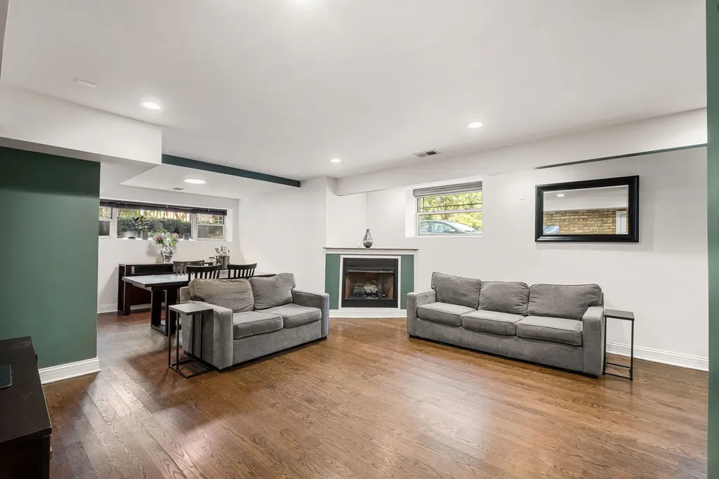 4457 North Magnolia Avenue Chicago IL 60640