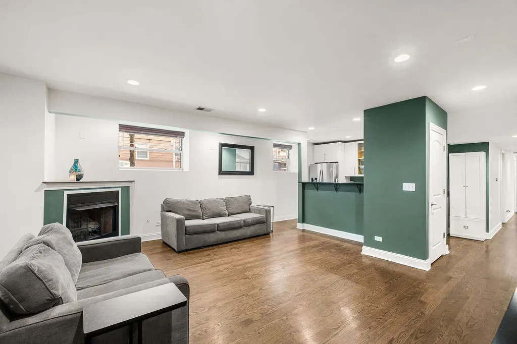 4457 North Magnolia Avenue Chicago IL 60640