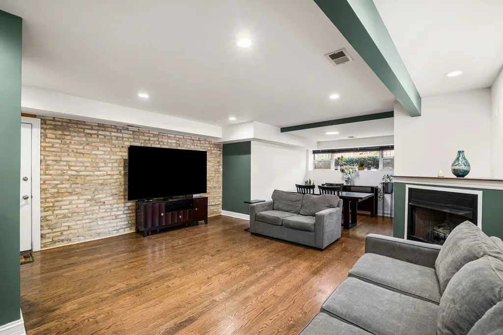 4457 North Magnolia Avenue Chicago IL 60640