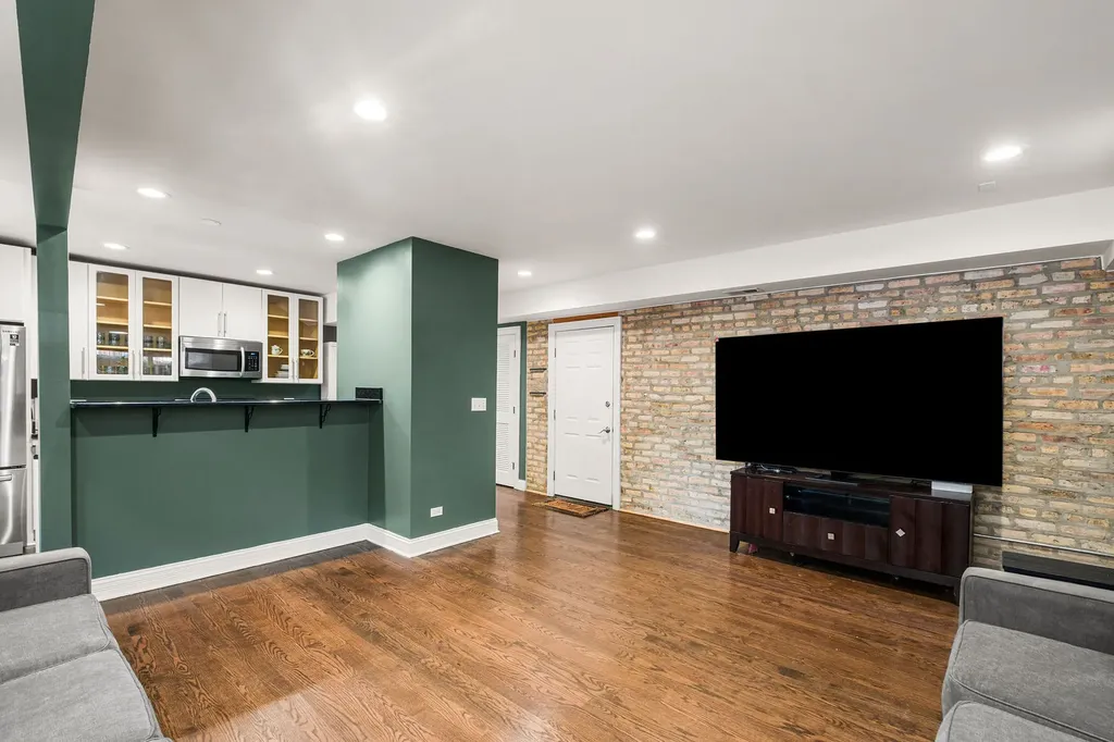 4457 North Magnolia Avenue Chicago IL 60640