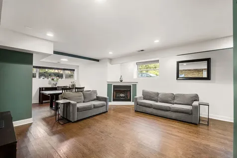4457 North Magnolia Avenue Chicago IL 60640
