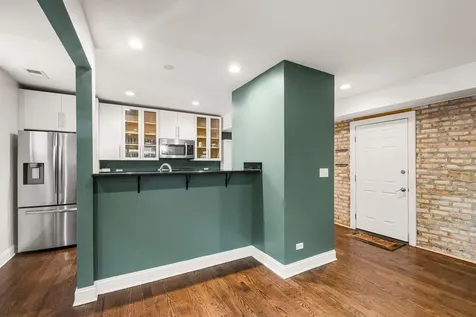 4457 North Magnolia Avenue Chicago IL 60640