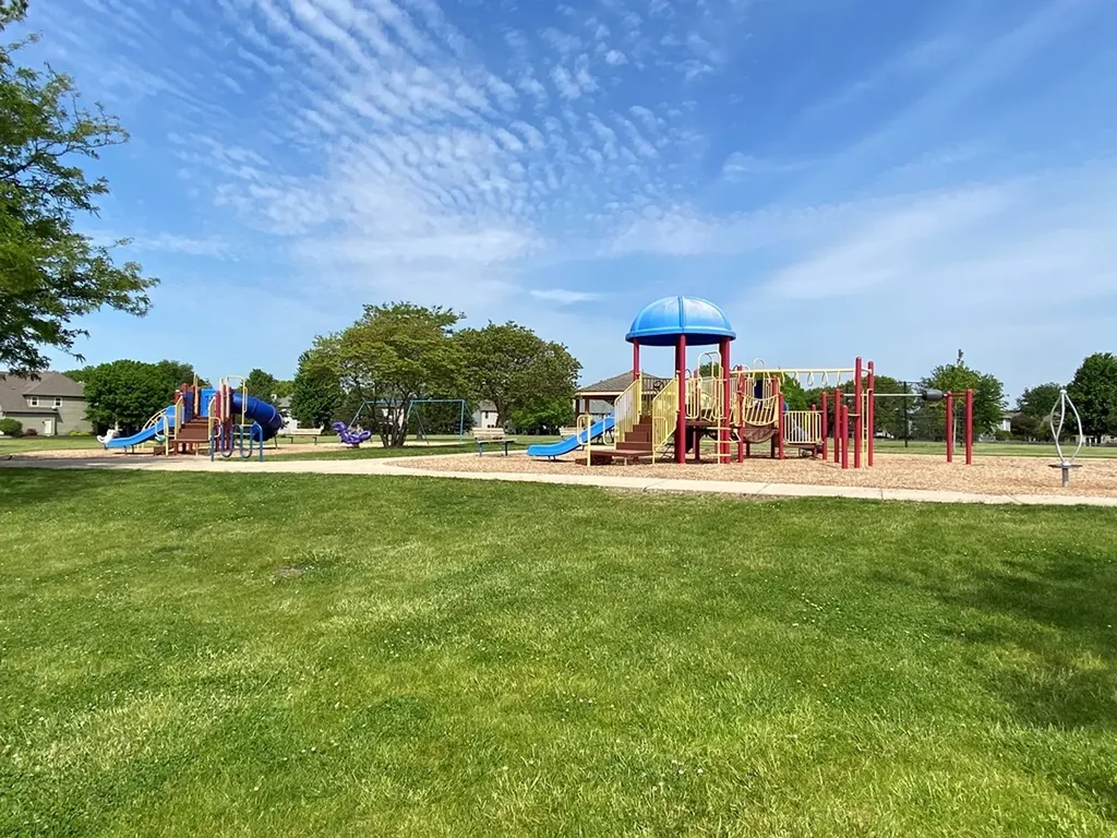 720 Kendridge Court Aurora IL 60502