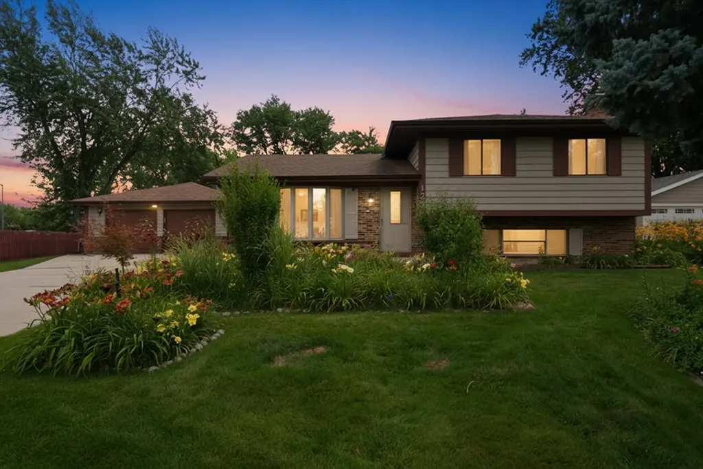 127 Barrett Lane Schaumburg IL 60193