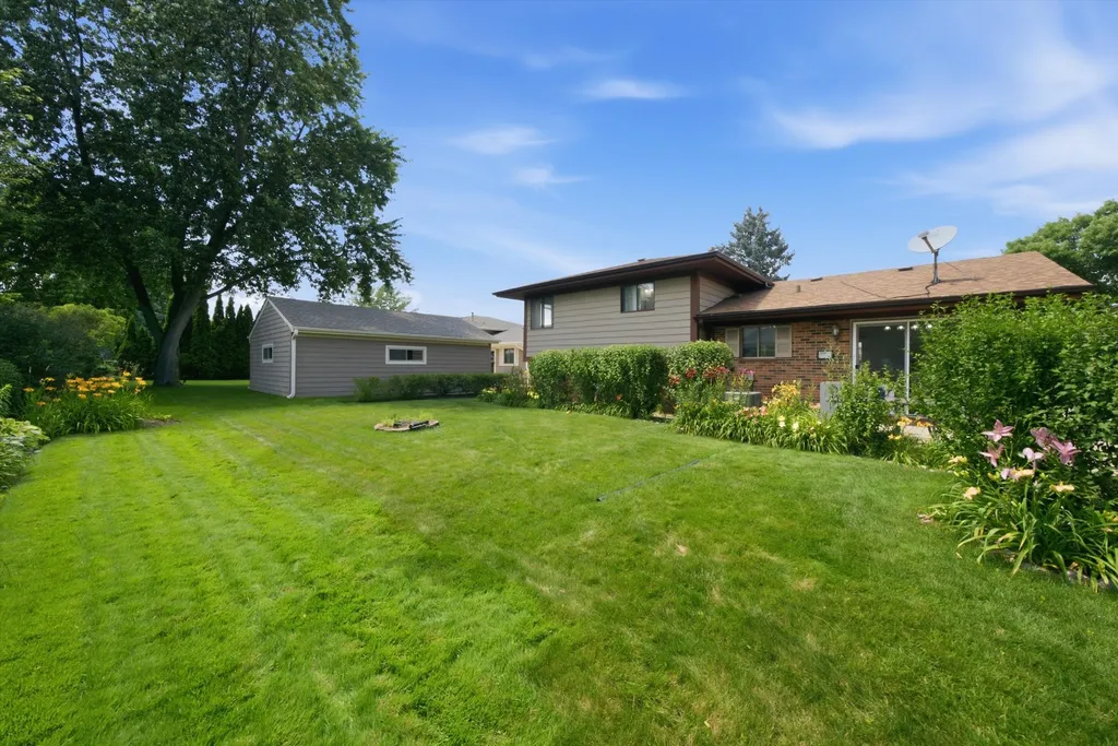 127 Barrett Lane Schaumburg IL 60193