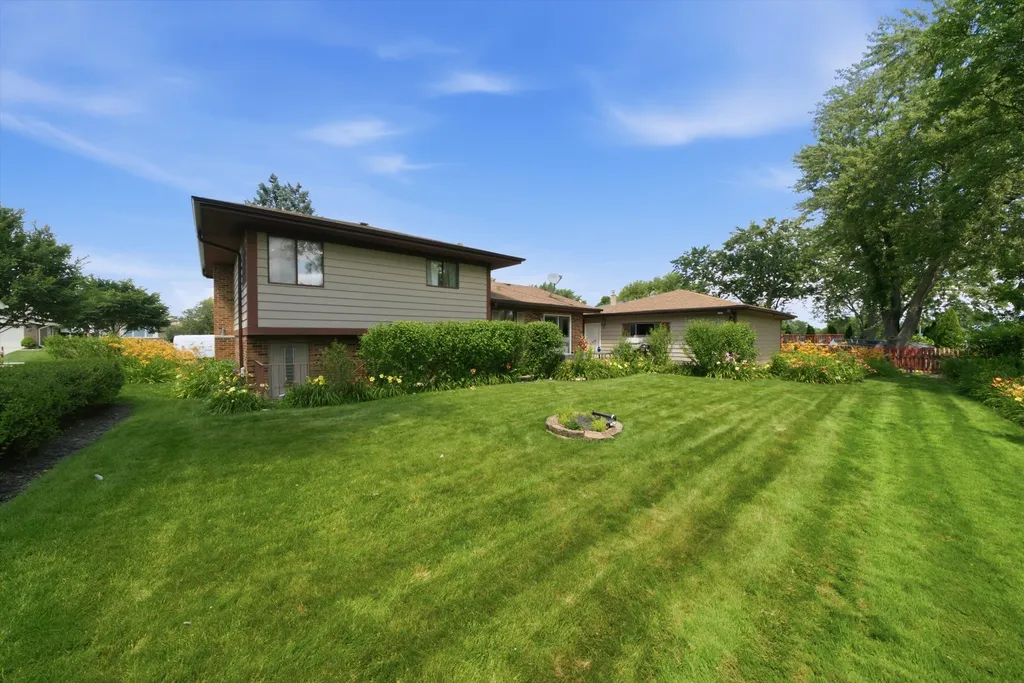 127 Barrett Lane Schaumburg IL 60193