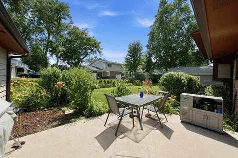 127 Barrett Lane Schaumburg IL 60193