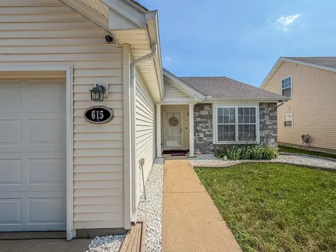 615 Corey Lane Champaign IL 61822