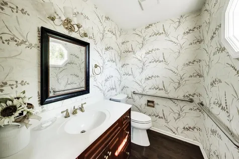 1204 Garfield Avenue Libertyville IL 60048