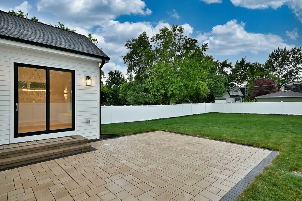 456 Elm Street Elmhurst IL 60126