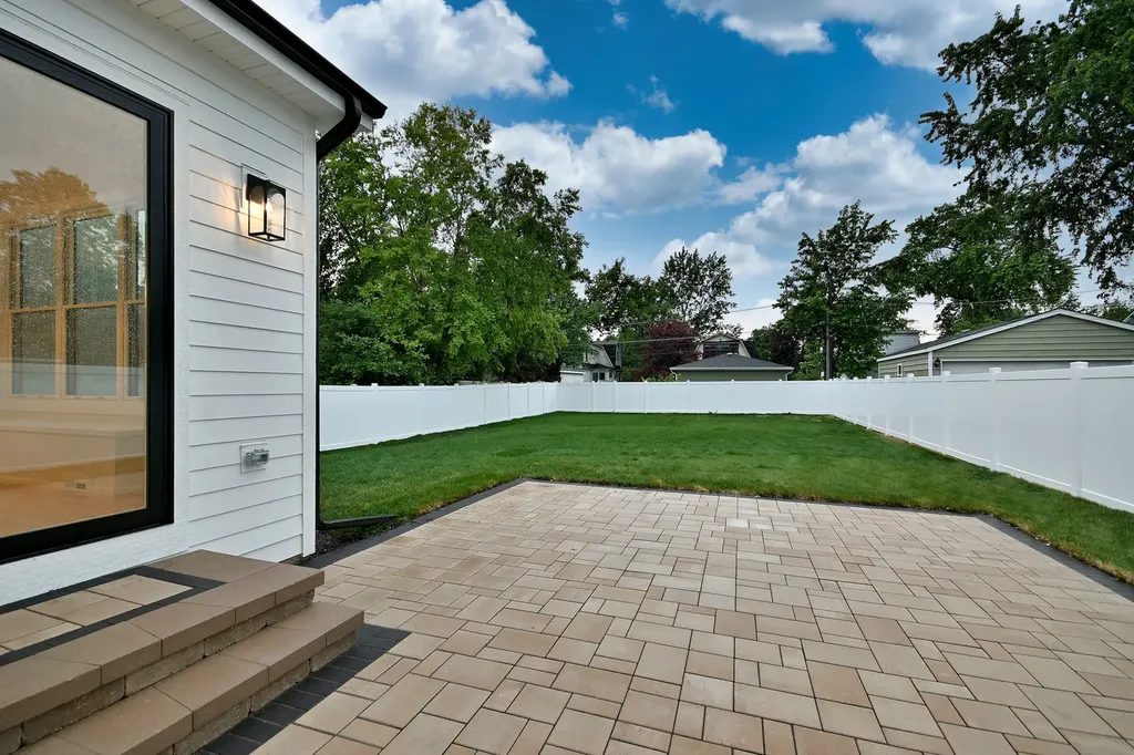 456 Elm Street Elmhurst IL 60126
