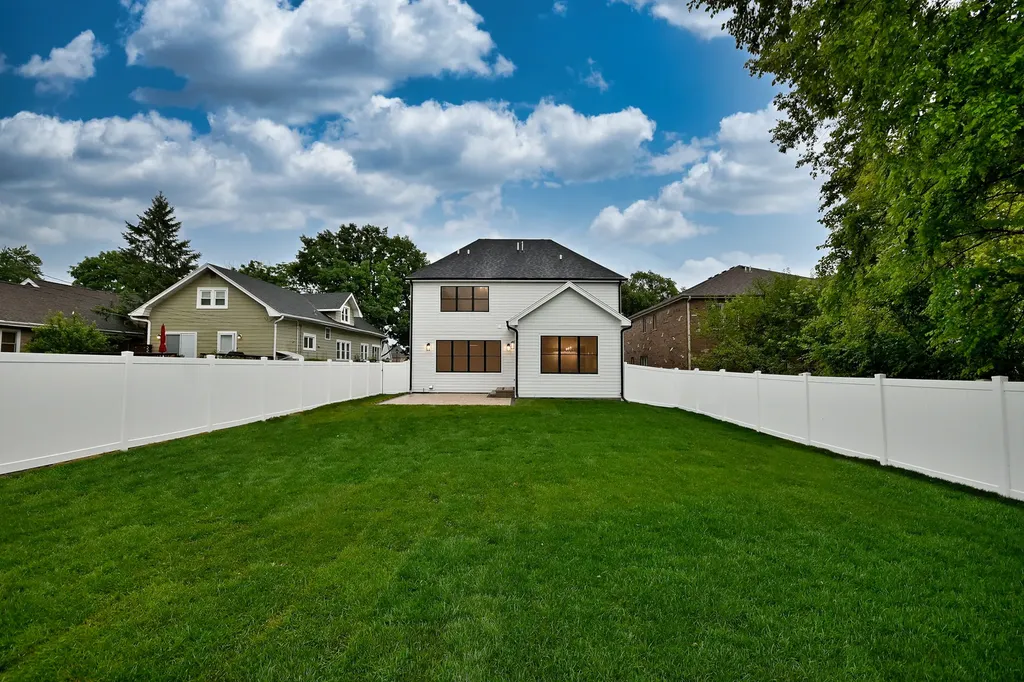 456 Elm Street Elmhurst IL 60126