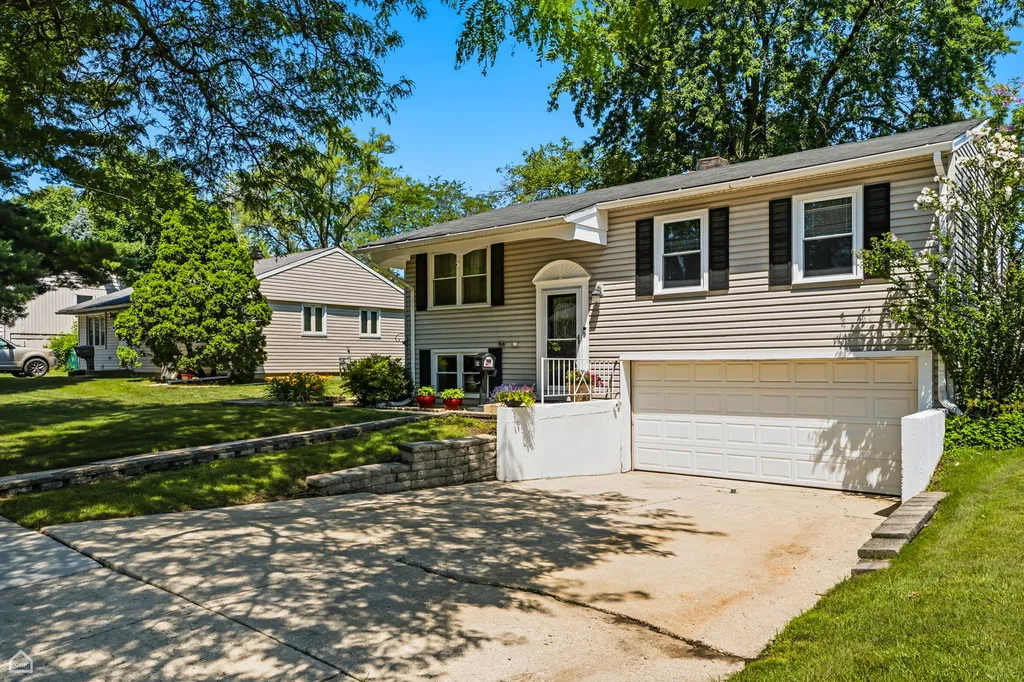 256 Mark Avenue Glendale Heights IL 60139