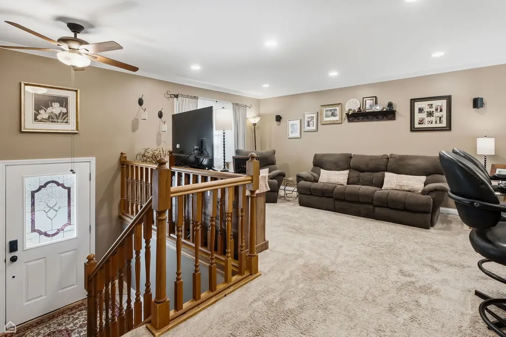 256 Mark Avenue Glendale Heights IL 60139