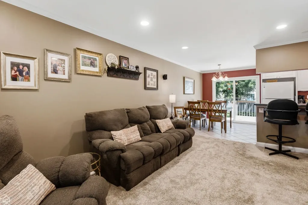 256 Mark Avenue Glendale Heights IL 60139