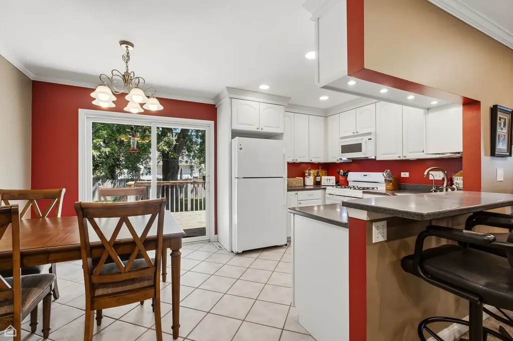 256 Mark Avenue Glendale Heights IL 60139