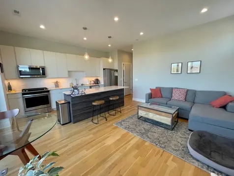 4555 North Ravenswood Avenue Chicago IL 60640