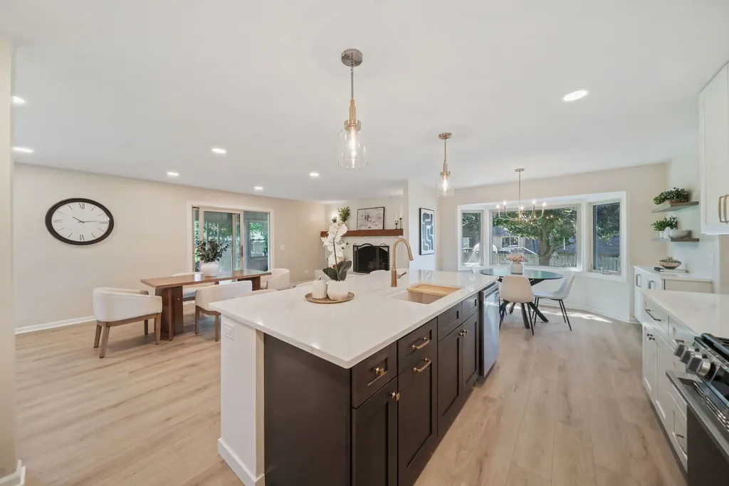 11S475 Walter Lane Naperville IL 60564