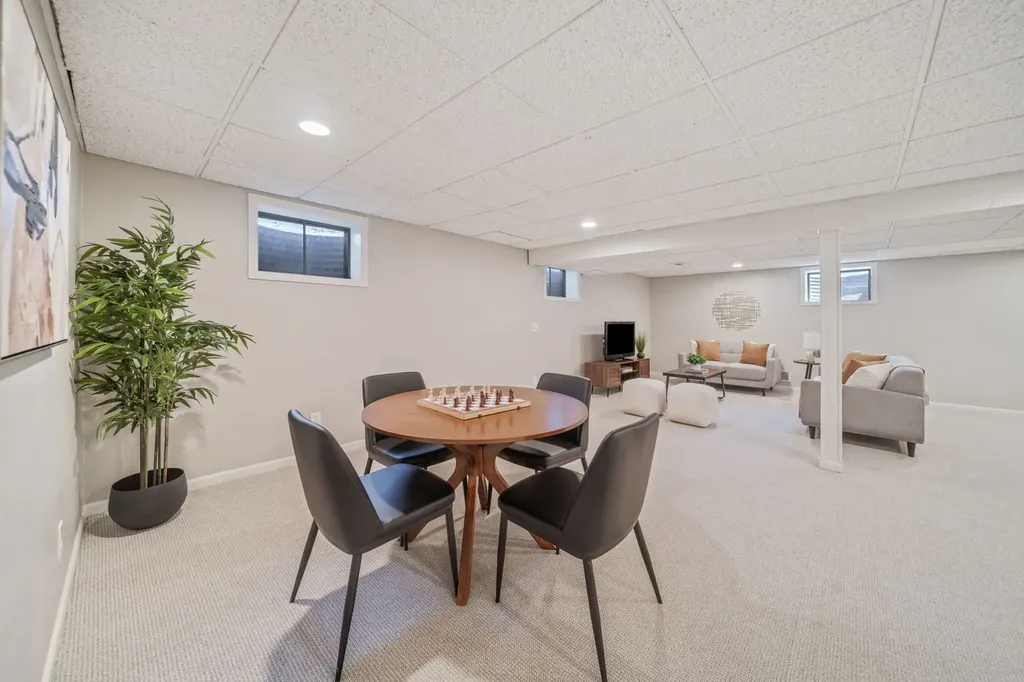 11S475 Walter Lane Naperville IL 60564
