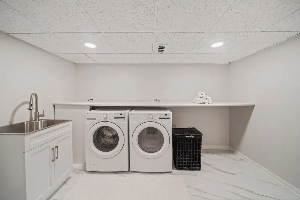 11S475 Walter Lane Naperville IL 60564